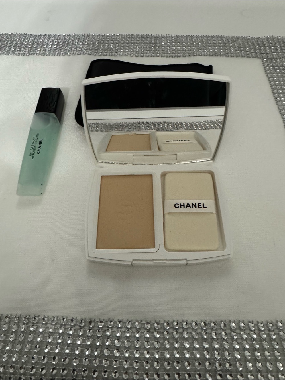 CHANEL White Compact Powder with Beige Pressed Powder and Puff
